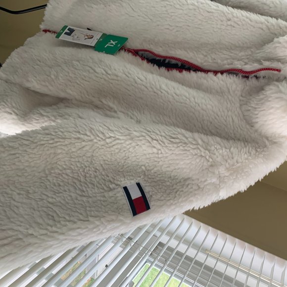 NWT Tommy Hilfiger Zip Faux Fur Zipped Jacket (warm for winter months) - Picture 14 of 16